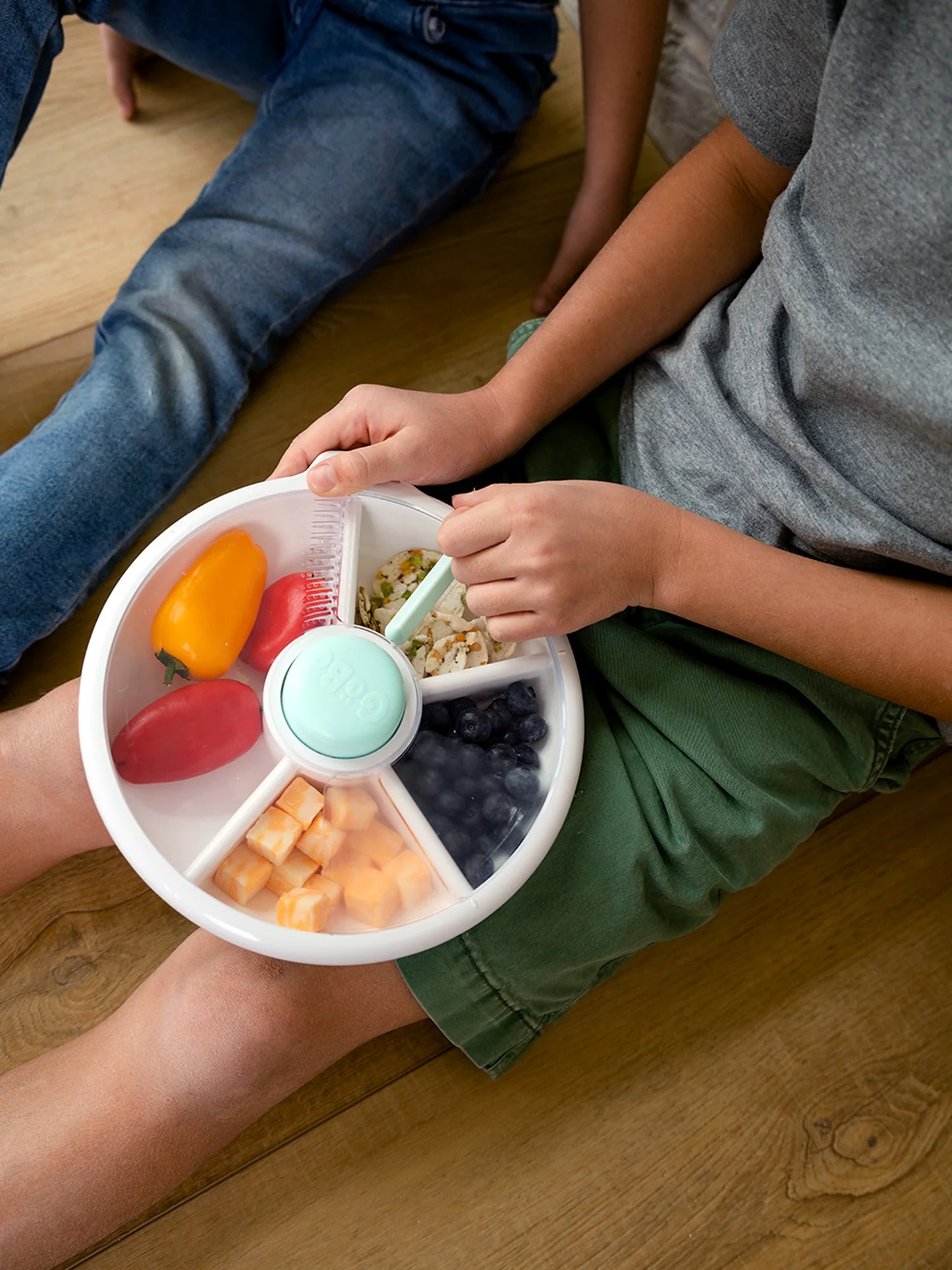 GöBe nagy Snack Spinner snacktartó (több színben)